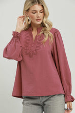Load image into Gallery viewer, Embroidered Split Neck Textured Top

