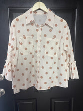 Load image into Gallery viewer, Polka Dot 3/4 sleeve top
