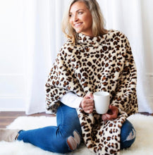 Load image into Gallery viewer, Faux Fur Poncho
